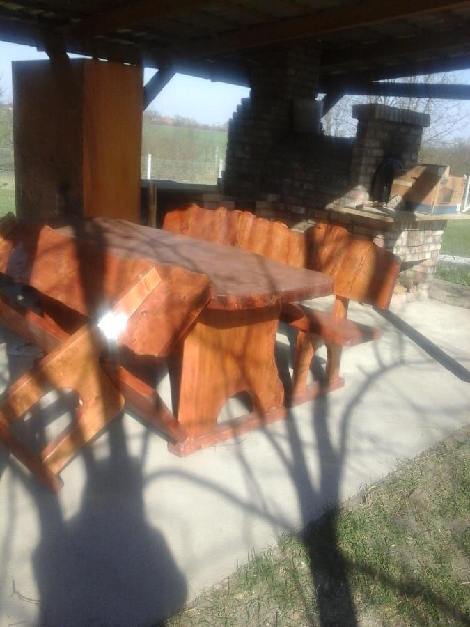 Dutch Farm In Felsolajos公寓 外观 照片